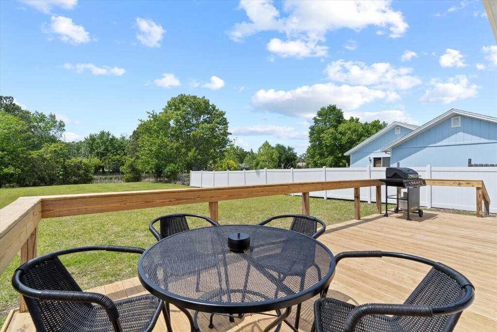 Spacious Home Near Beach, Large Yard, Game Room And Dog Friendly Jacksonville Esterno foto